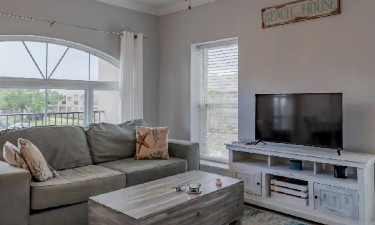 Long Beach Condo | Lovely 2 Bedroom Condo with a Pool and Beach View
