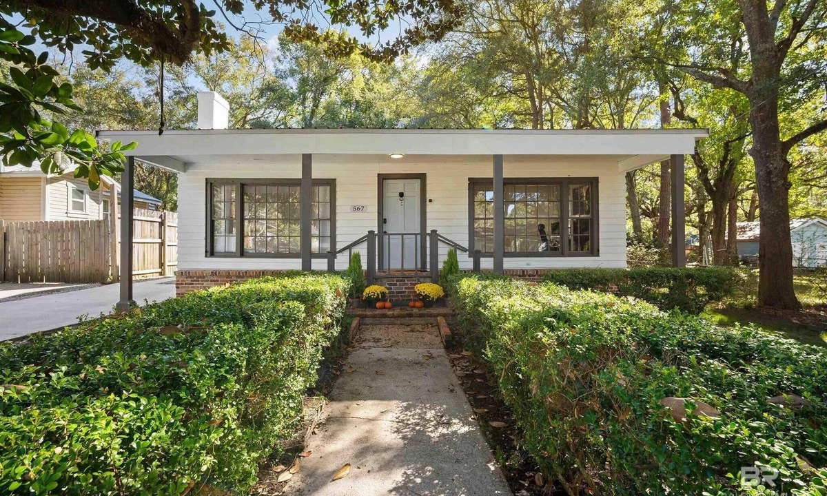 Mobile Cottage | Lovely 4-bedroom modern cottage in tranquil Midtown Mobile