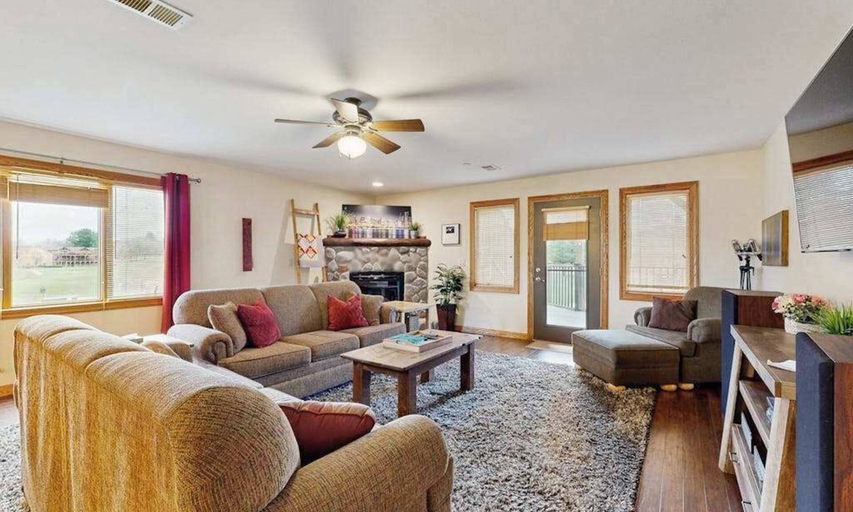 Arkdale Condo | Lovely home overlooking golf course with WiFi, AC, pool, hot tub - near lake