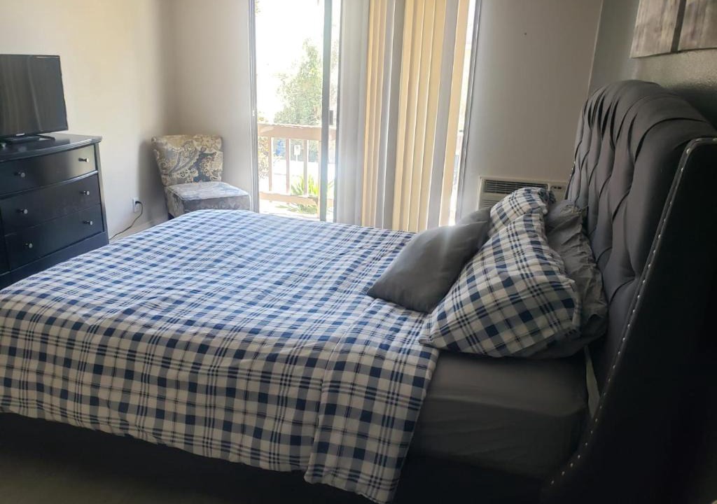 Pico - Robertson Hotel | Lovely Unit Steps Away from Beverly Hills B05