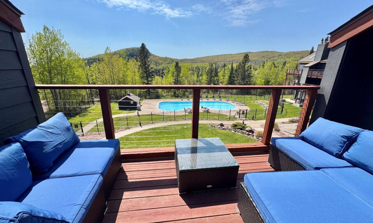 Lutsen Apartment | Lutsen Ski-In/Ski-Out | Moose Mtn Views | Jet Spa