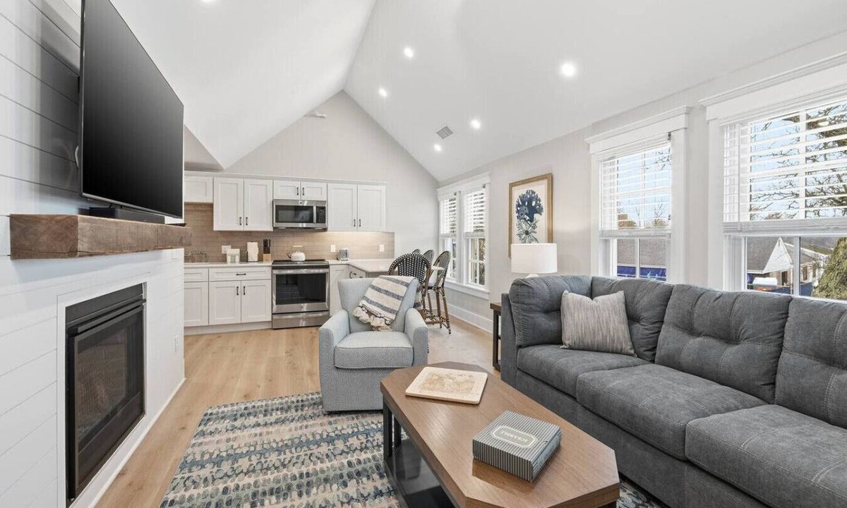 Falmouth Apartment | LUX on Main | Downtown | Parking | Sleeps 6, #201