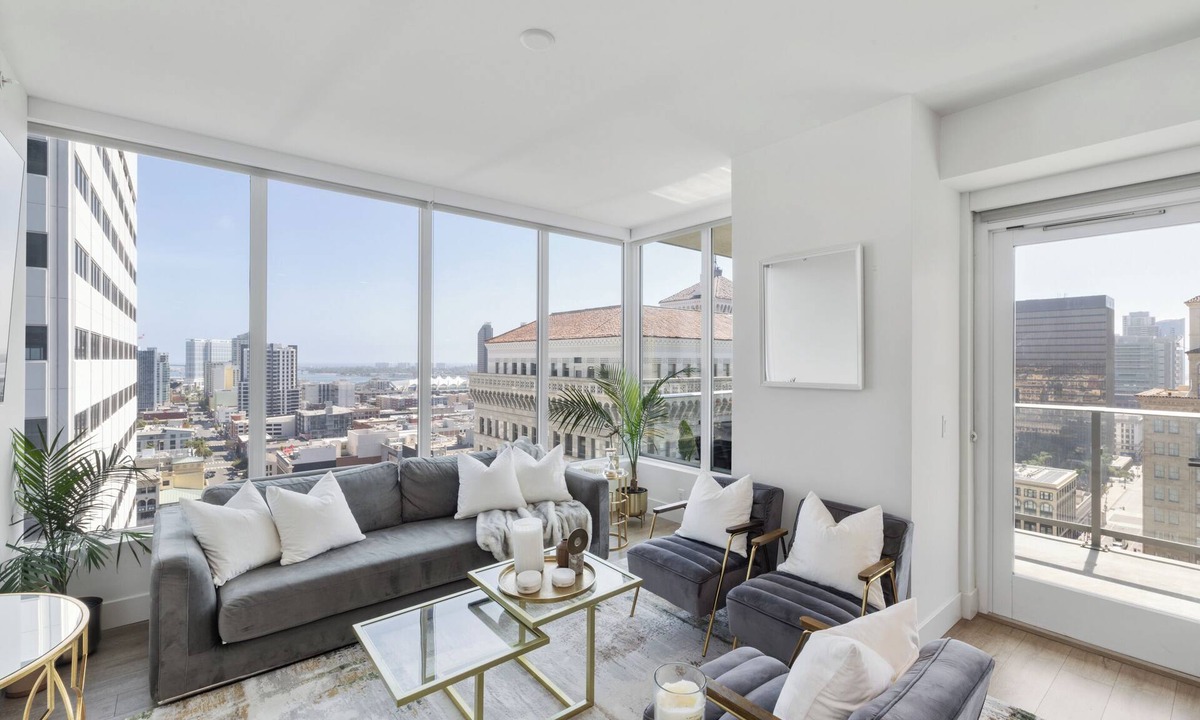 East Village Apartment | LUXE 2BR 2 Bath apartment with ameneties in beautiful downtown San Diego