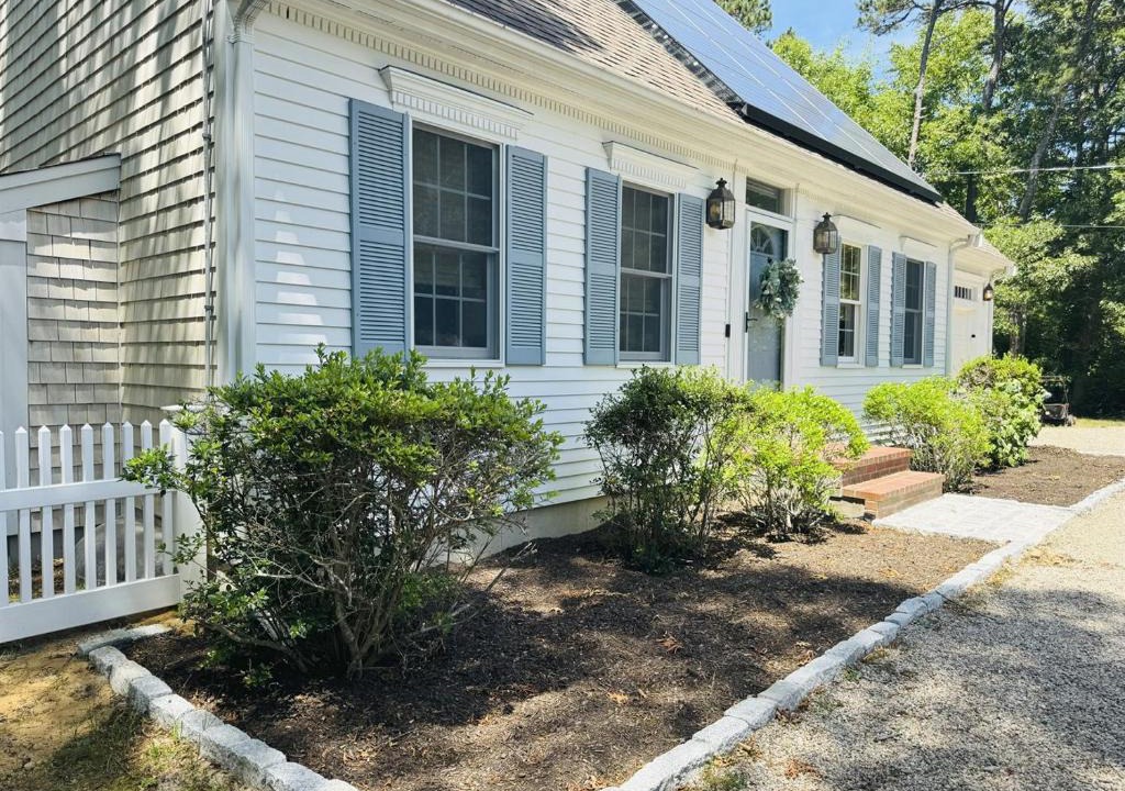 Orleans House | Luxe Holiday in Orleans! 5BR Hot Tub, Bikes, Game Room, Beaches