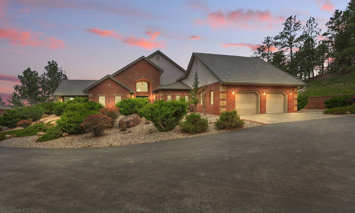 Colonial Pine Hills House | Luxe Villa with Panoramic Views and Yard