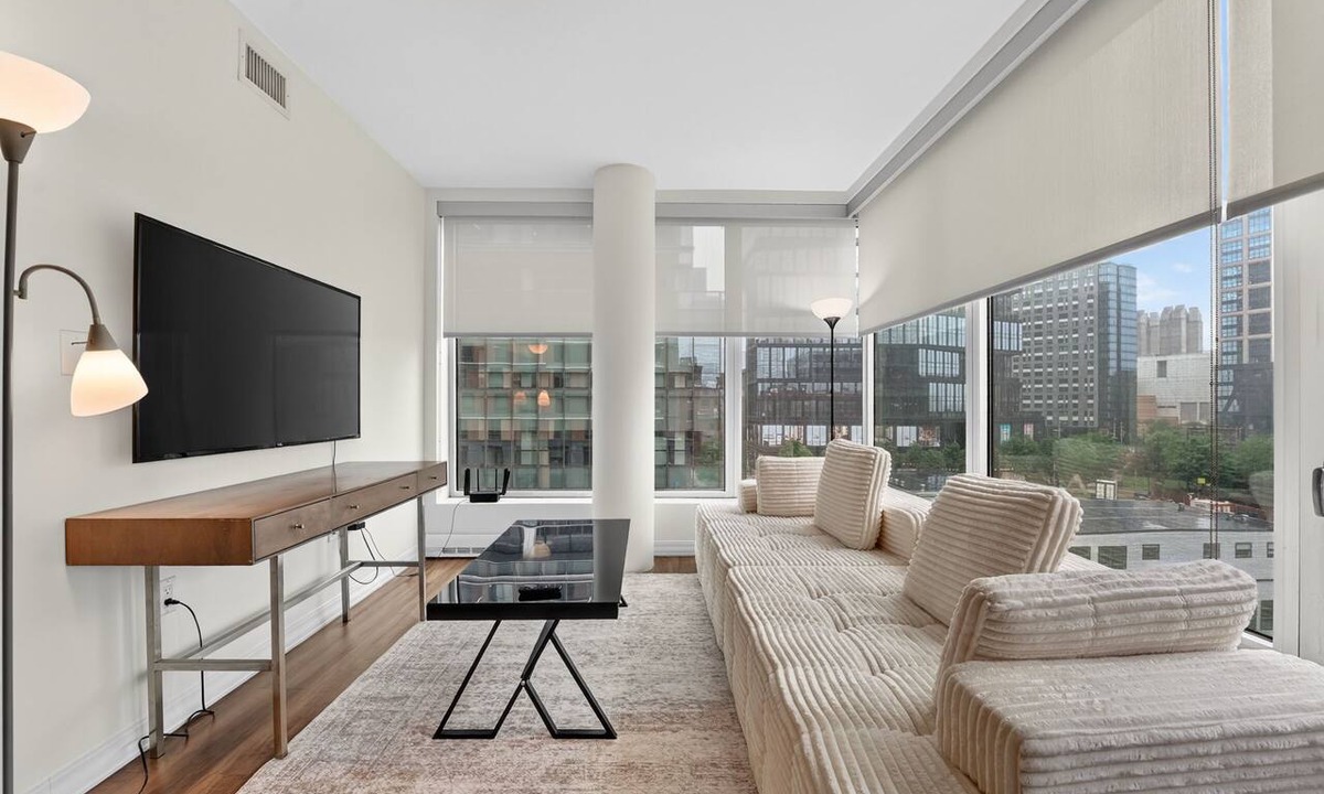 Seaport District Apartment | Luxurious 3 Bedroom Apartment in Seaport