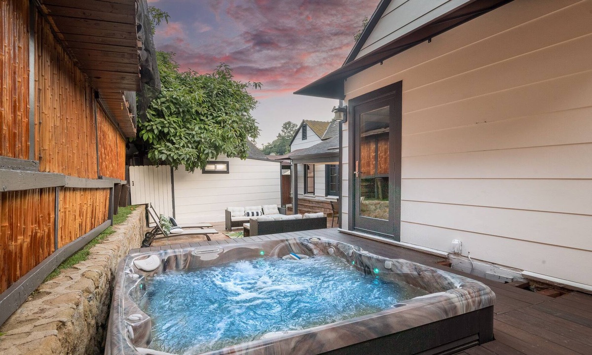 Beverly Hills House | Luxurious Bel Air Home w/ Jacuzzi! 2BR 2BA
