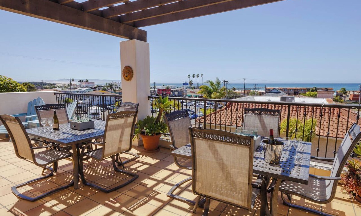 Downtown Condo | Luxurious Valentina Suites Penthouse in Pismo Beach