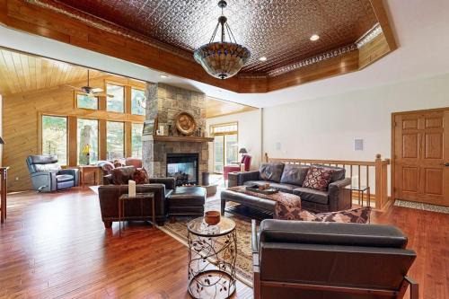 Arkdale House | Luxurious Wooded Retreat