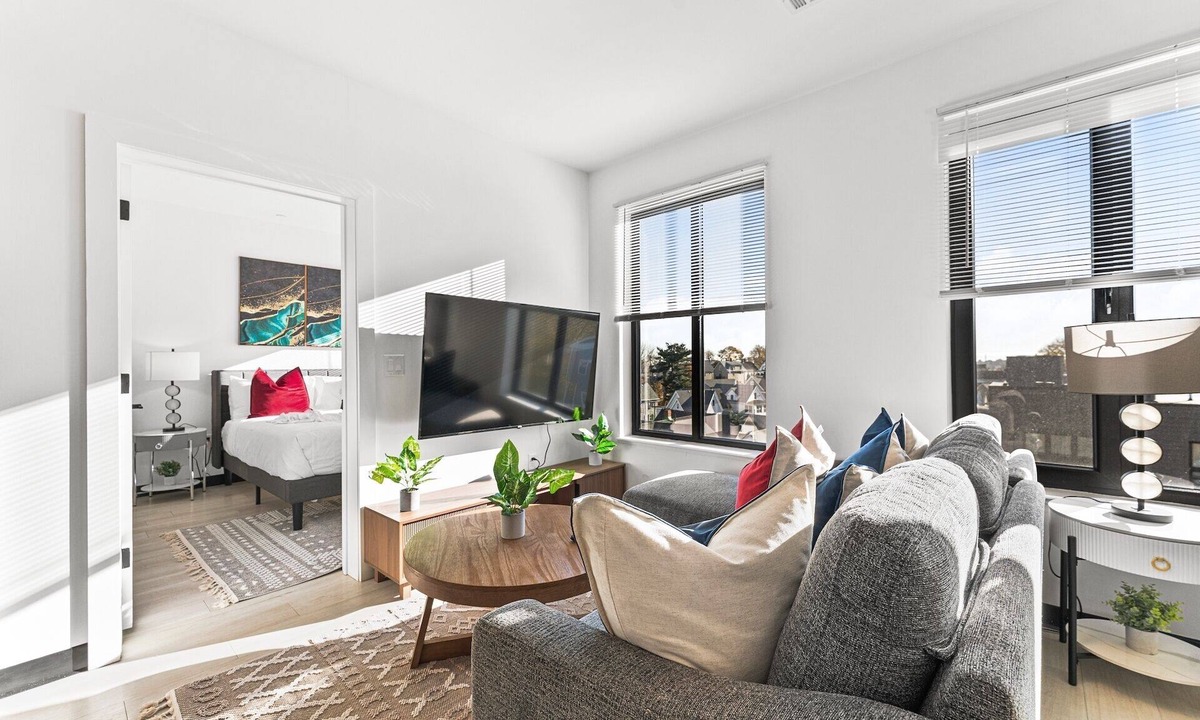 Everett Apartment | Luxury 2bd/2ba near Boston ovfo