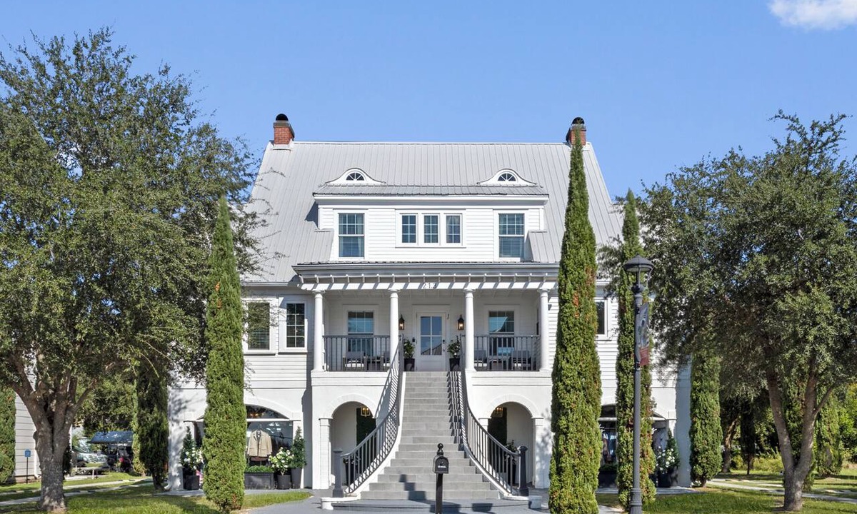 Pass Christian Condo | Luxury 6 Bedroom Coastal Home Directly Across From Beach Center of Downtown