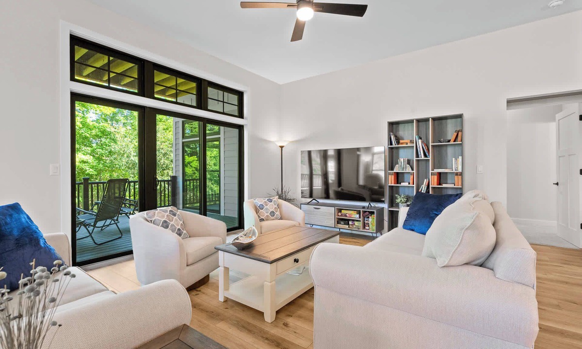 Egg Harbor Condo | Luxury Condo in Egg Harbor- Community pool and gym