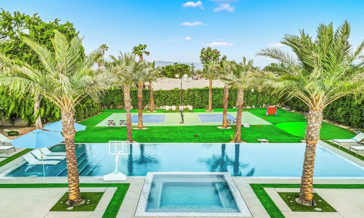 Bermuda Dunes House | Luxury+deals,Cinema,Basketball,Volleyball, Pickleball, Putting Green,Ping Ping