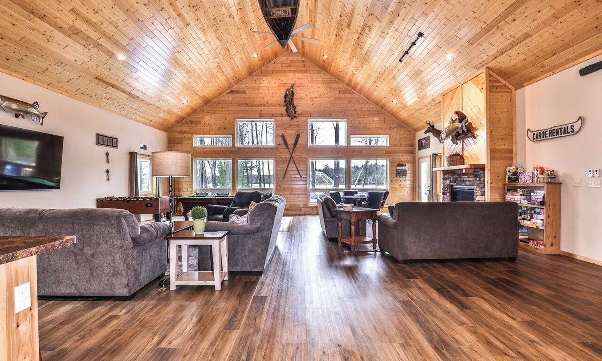 Eagle River House | Luxury Eagle River Chain Home- Trail access, Free Firewood, & High Speed WIFI!