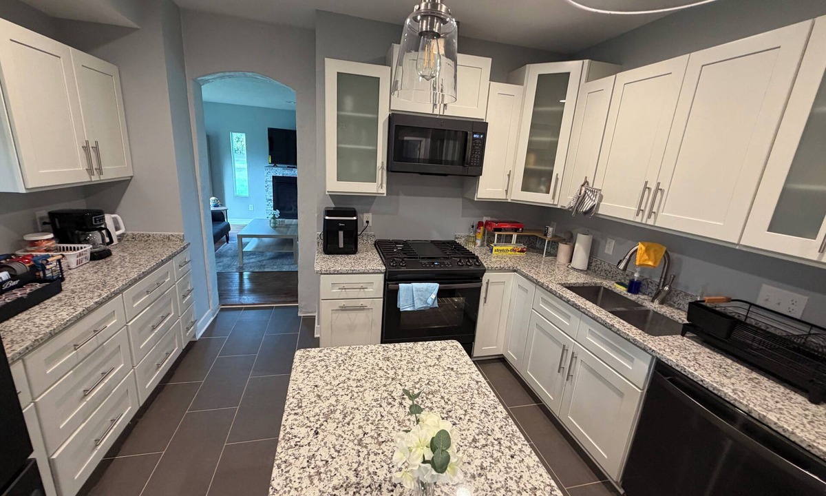 Shakopee House | Luxury Family/StayNear Mystic Lake/Canterbury