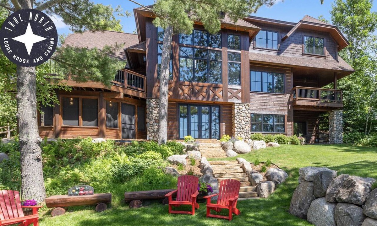 Nisswa House | Luxury Lake House on the Gull Lake Chain (Roy Lake) in Nisswa, MN, near Brainerd. Sleeps 16