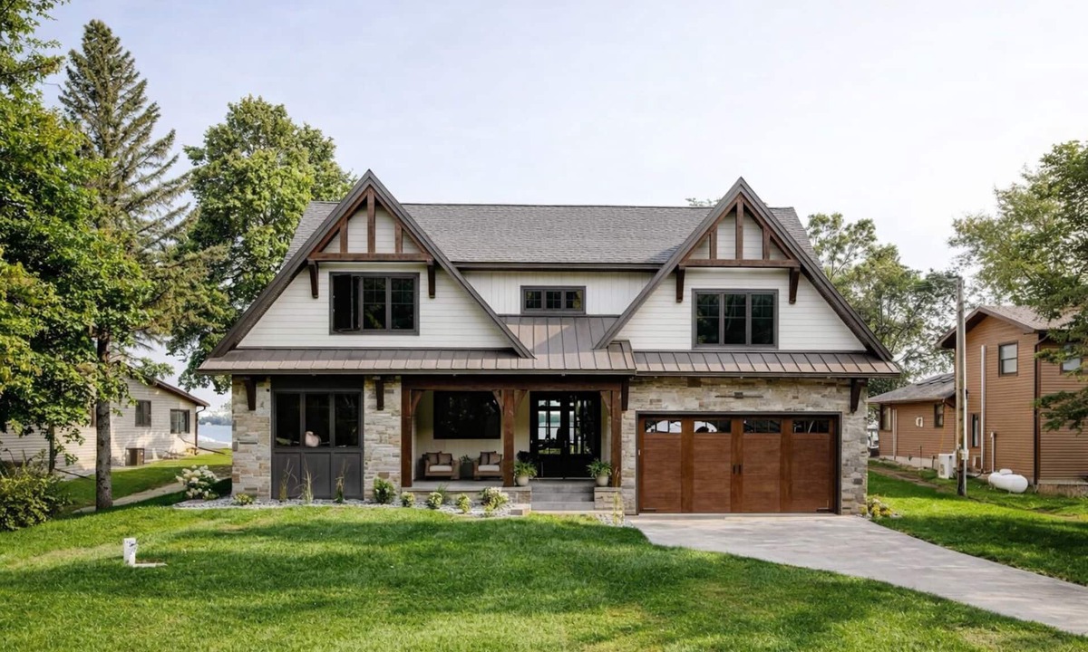 Dent House | Luxury Lakefront Escape. Vaulted Ceilings & Panoramic Views -Escape to Paradise