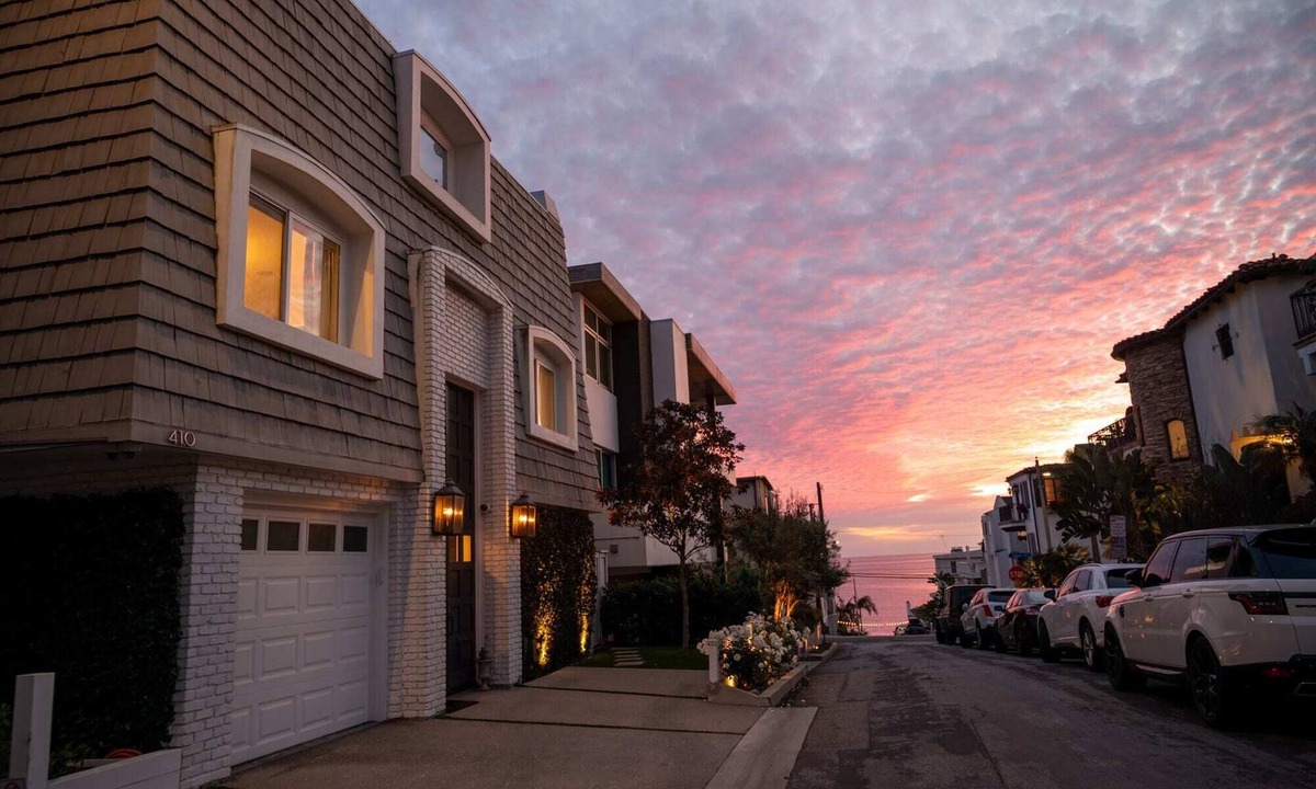 Sand Section House | Luxury Manhattan Beach House - Private Rooftop - Steps from Beach - World Cup