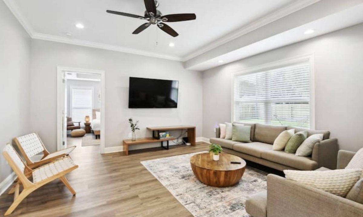 Gulf Park Estates House | Luxury New Tranquil Retreat-Walk to Waterfront