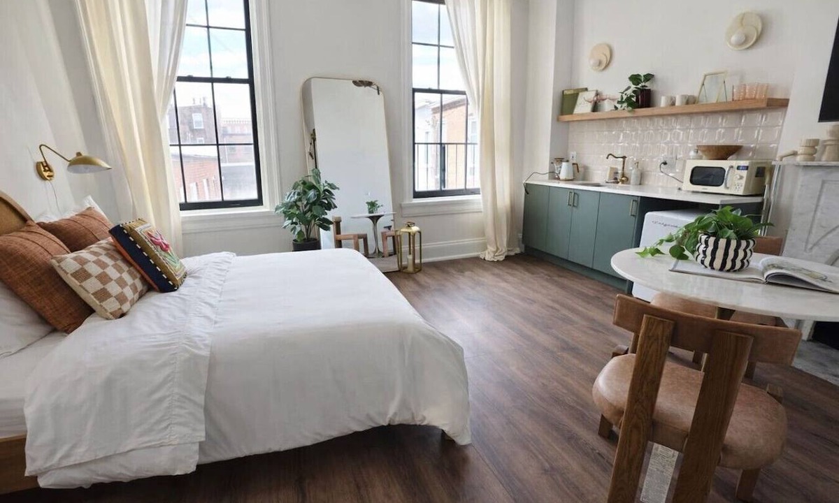 Old Goucher Apartment | Luxury Queen Studio - Solara at The Marle Boutique Hotel-Near JHU + Downtown