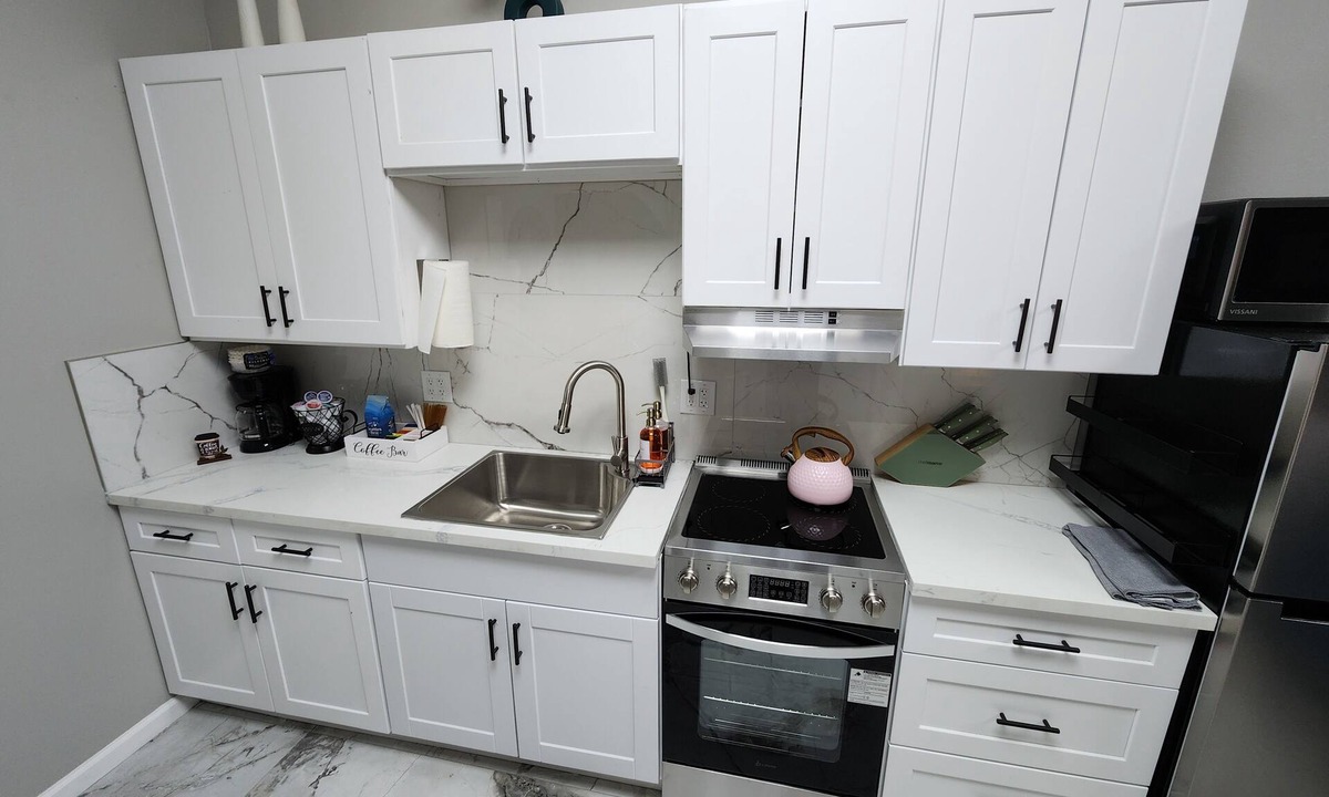 Mojave Desert House | Luxury Studio by Death Valley NP, Full Kitchen, Amenities