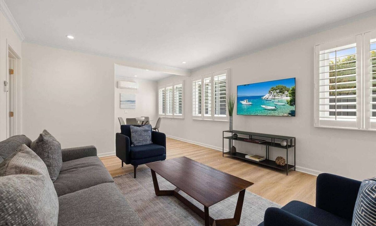 West Beach Apartment | Luxury West Beach Getaway, Blocks to Pier and Beach