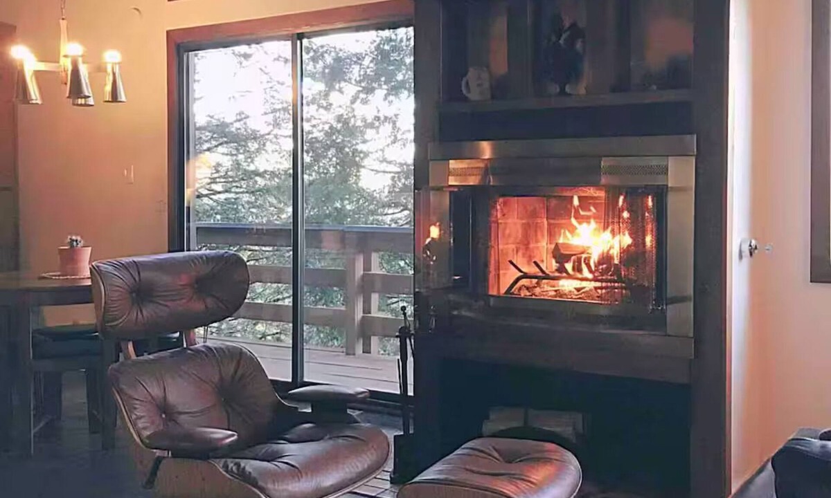 Crestline Cabin | Magical Mid-Century Cabin Epic Views & Fireplace