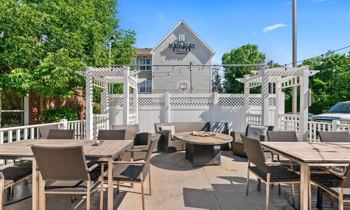 Appleton Hotel | MainStay Suites Appleton Airport - Fox River Mall Area
