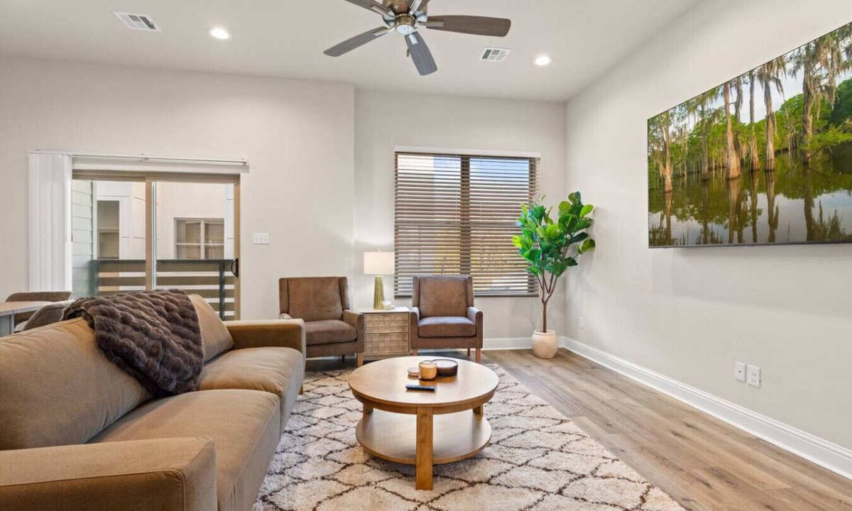 Youngsville House | Mais La House-Garage-KING-85`TV-Cajun Luxury
