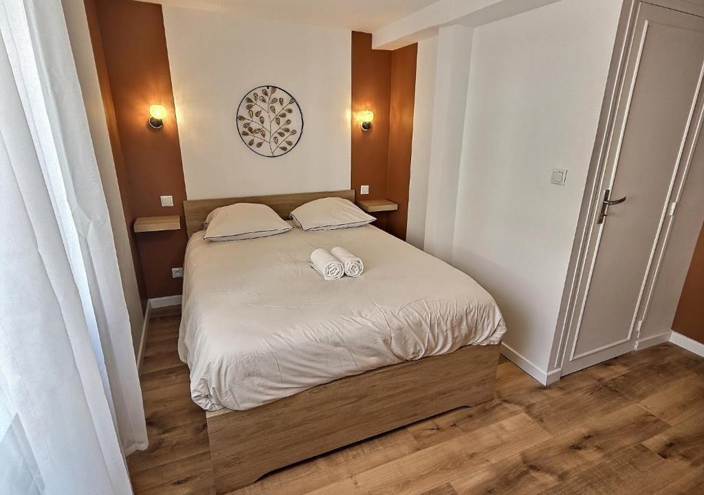 Elbeuf Apartment | Maisonette Cozy, Neuf, Centre-ville, Wifi