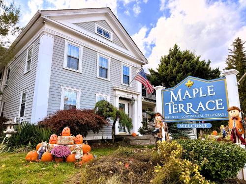 Williamstown Hotel | Maple Terrace Motel