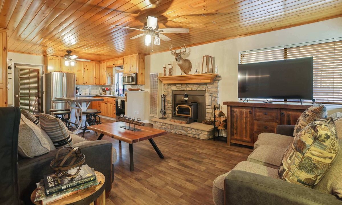 Springville Cabin | Martin Cabin @Pierpoint By Trail of Giants