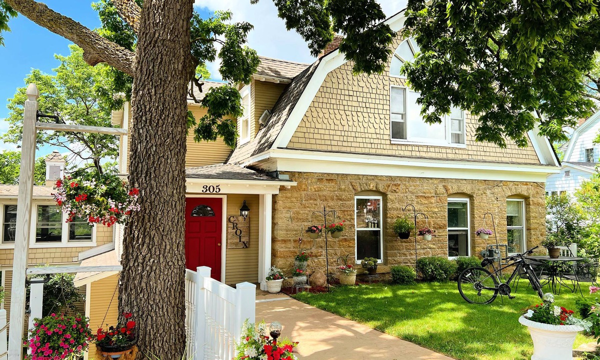 Osceola House | Marvelous 7-bedroom house overlooking the St. Croix River in Osceola