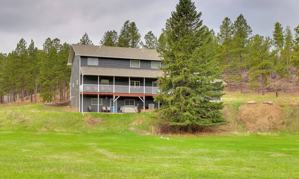 Hill City Cabin | Mickelson Trail Access! Black Hills Group Lodge