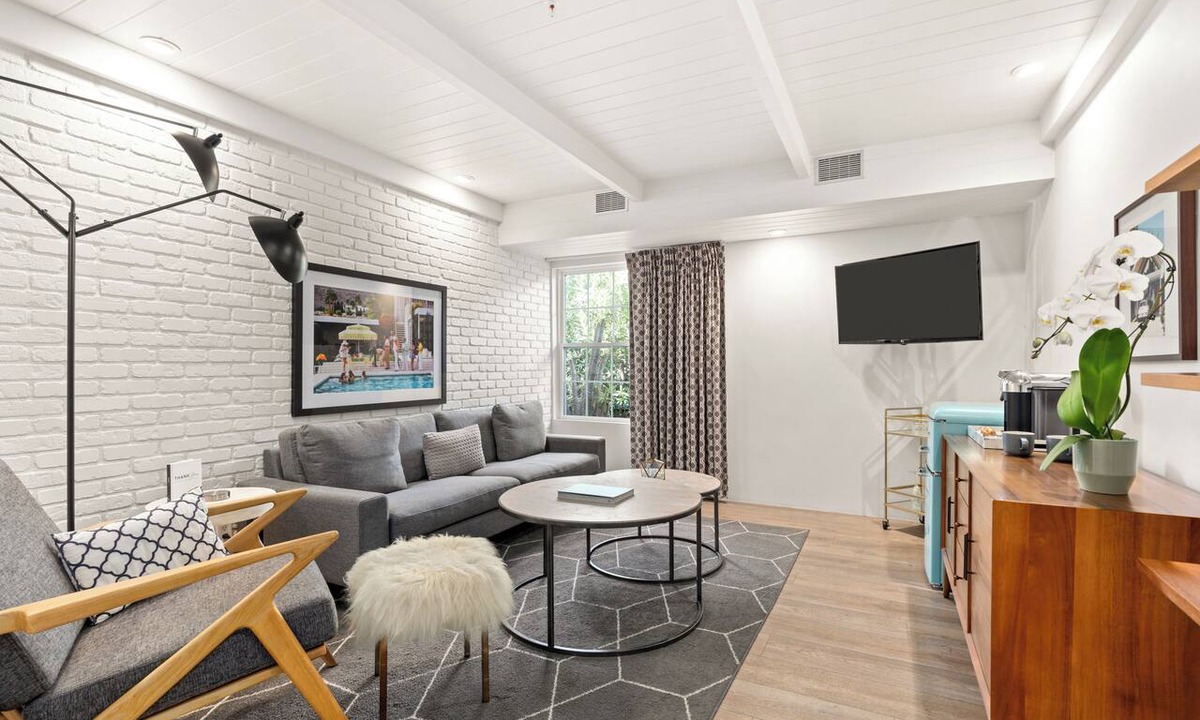 Old Las Palmas House | Mid-Century King + Pool | Old Las Palmas | The Weekend