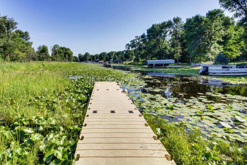 Garrison House | Mille Lacs Lake Cabin w/Private Dock & Fire Pit