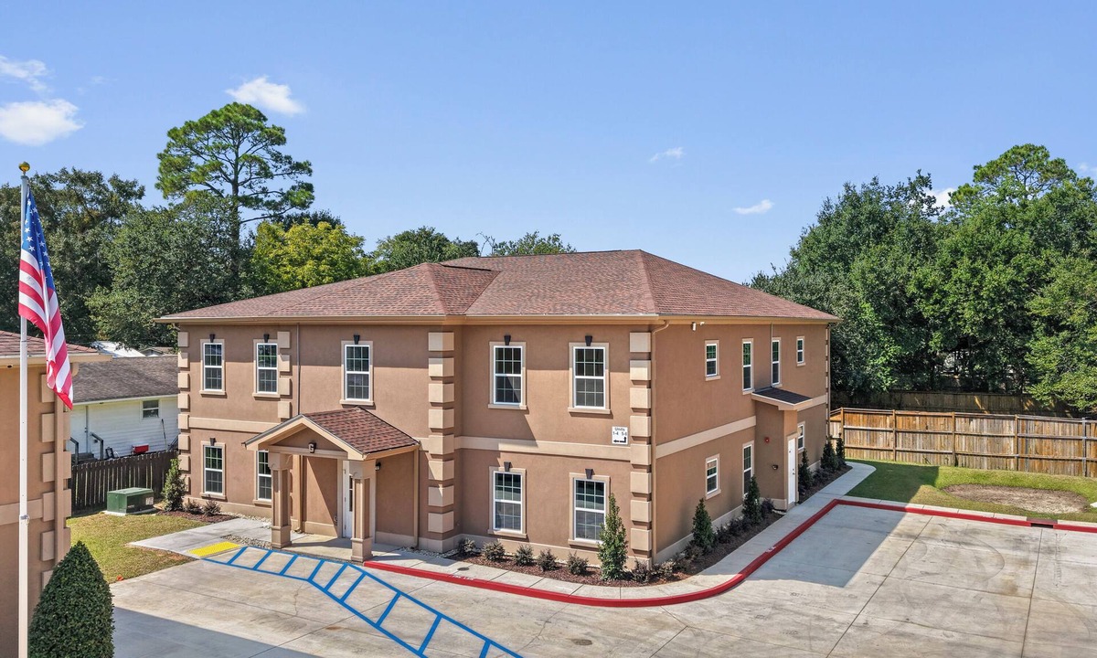 D'Iberville Apartment | Modern 2-Bedroom Villa with WiFi, Kitchen, Pool apartment in D'Iberville