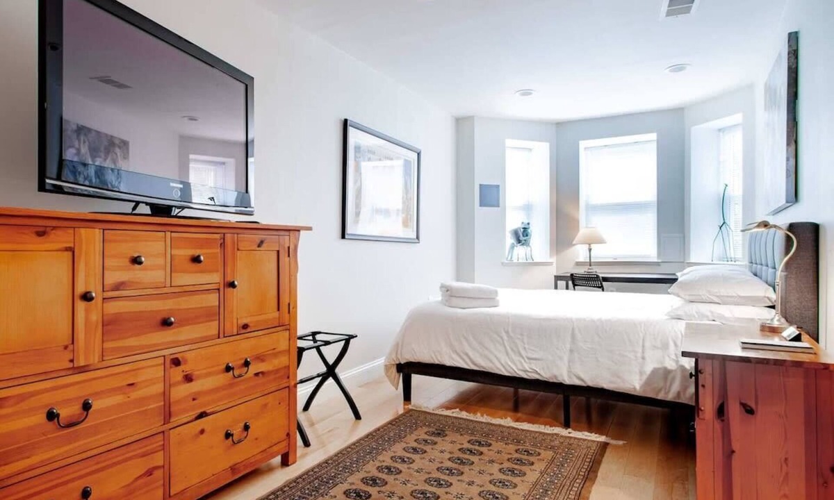 Stanton Park House | Modern 2BR Apartment Near Union Station DC