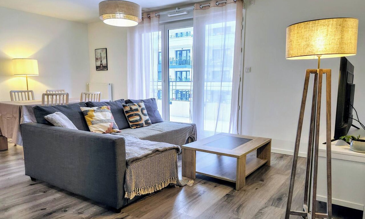 Saint-Ouen Apartment | Modern apartment with balcony - Near Paris