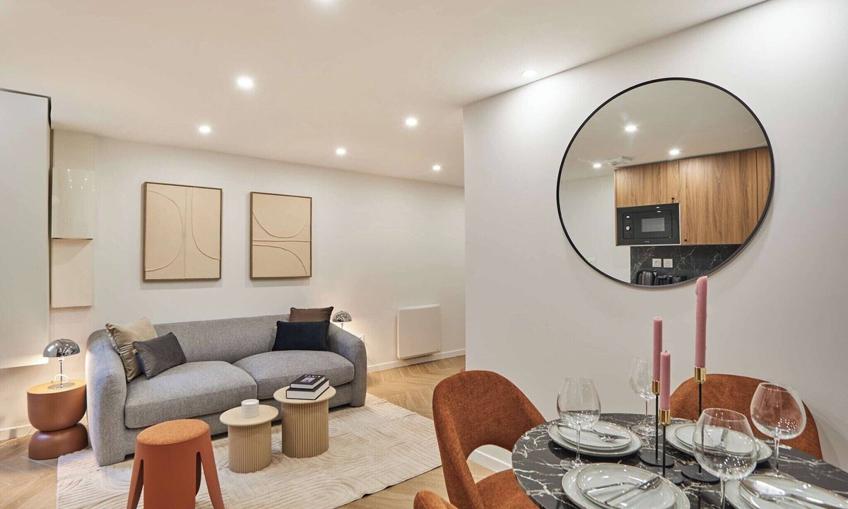 17th Arrondissement Apartment | Modern Apartment Center of Paris Montmartre
