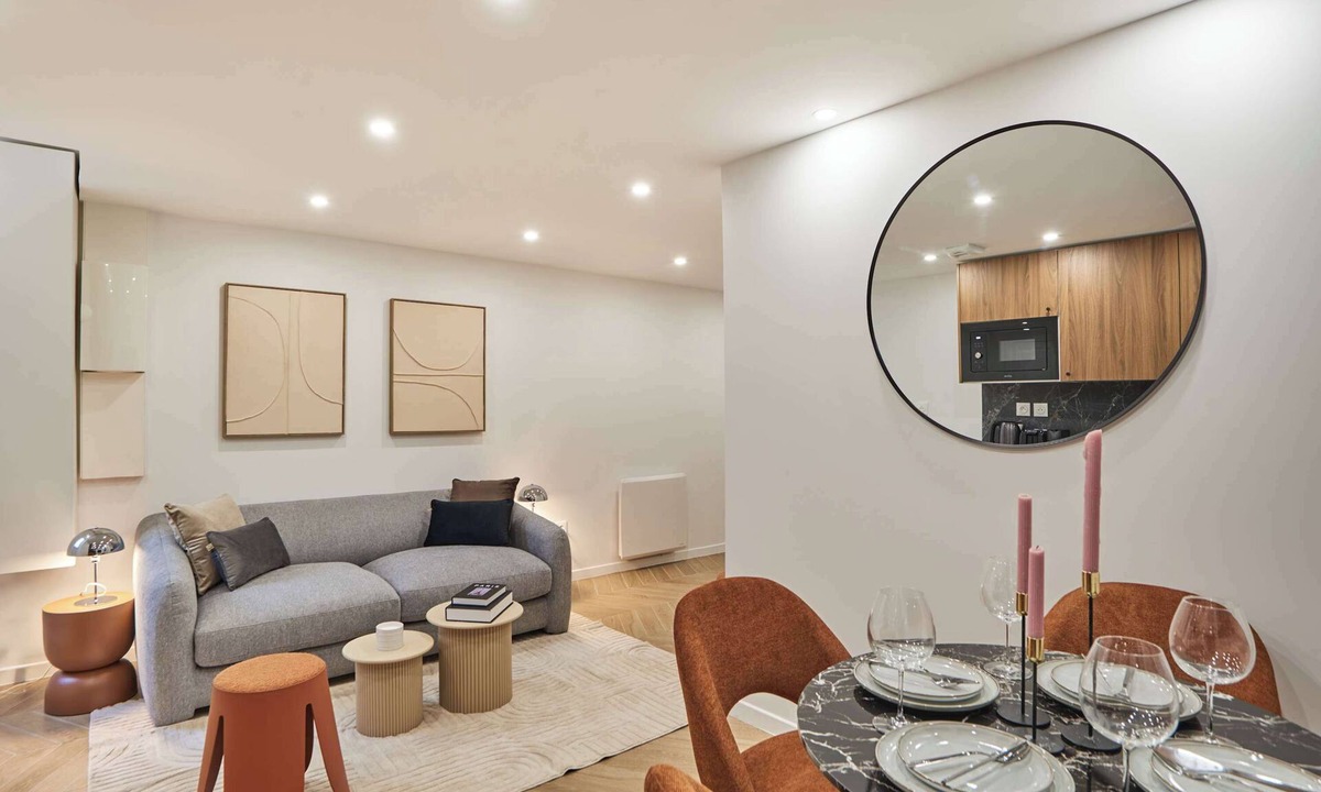 17th Arrondissement Apartment | Modern Apartment Center of Paris Montmartre