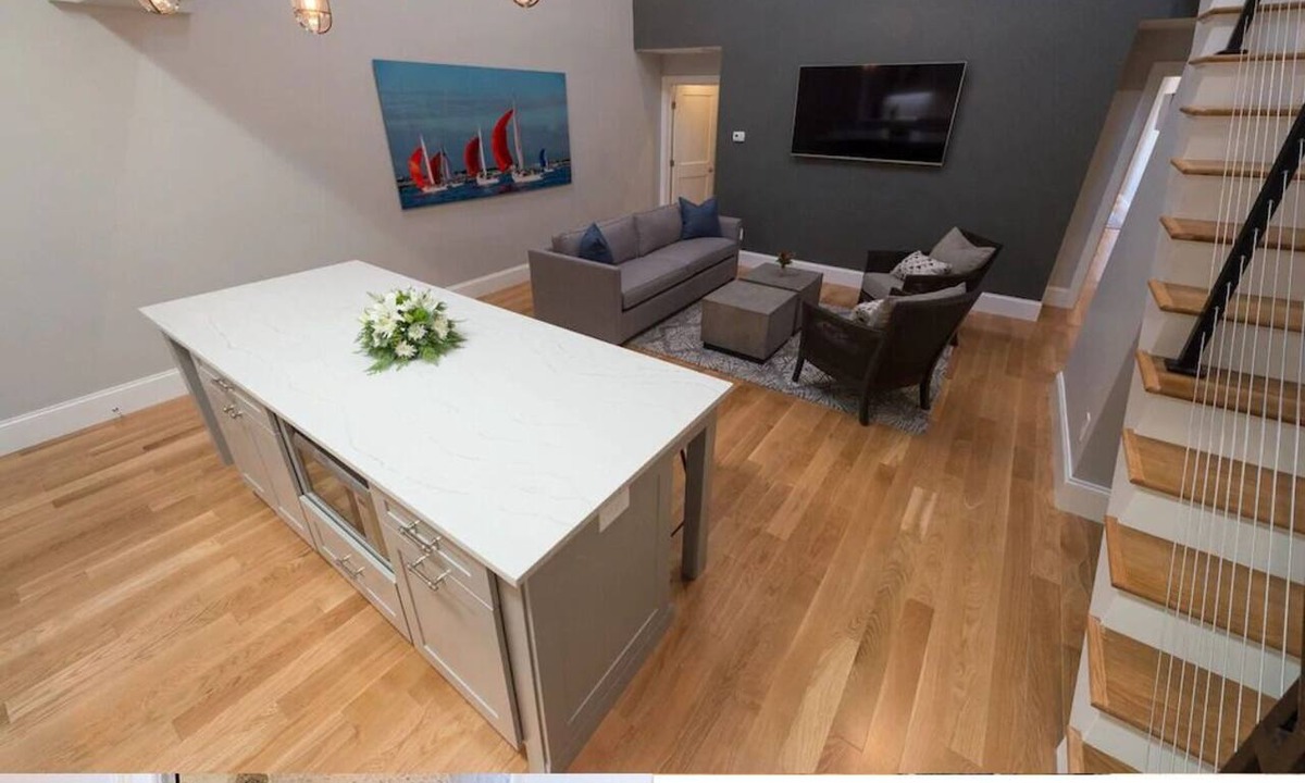 Newport Condo | Modern Condo w/Loft and Kitchenette on Thames St