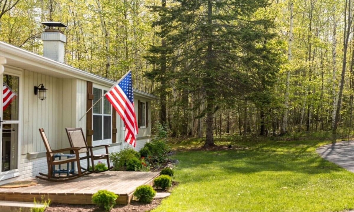 Gills Rock House | Modern cottage located near Sister Bay with Game Room and Fire Pit