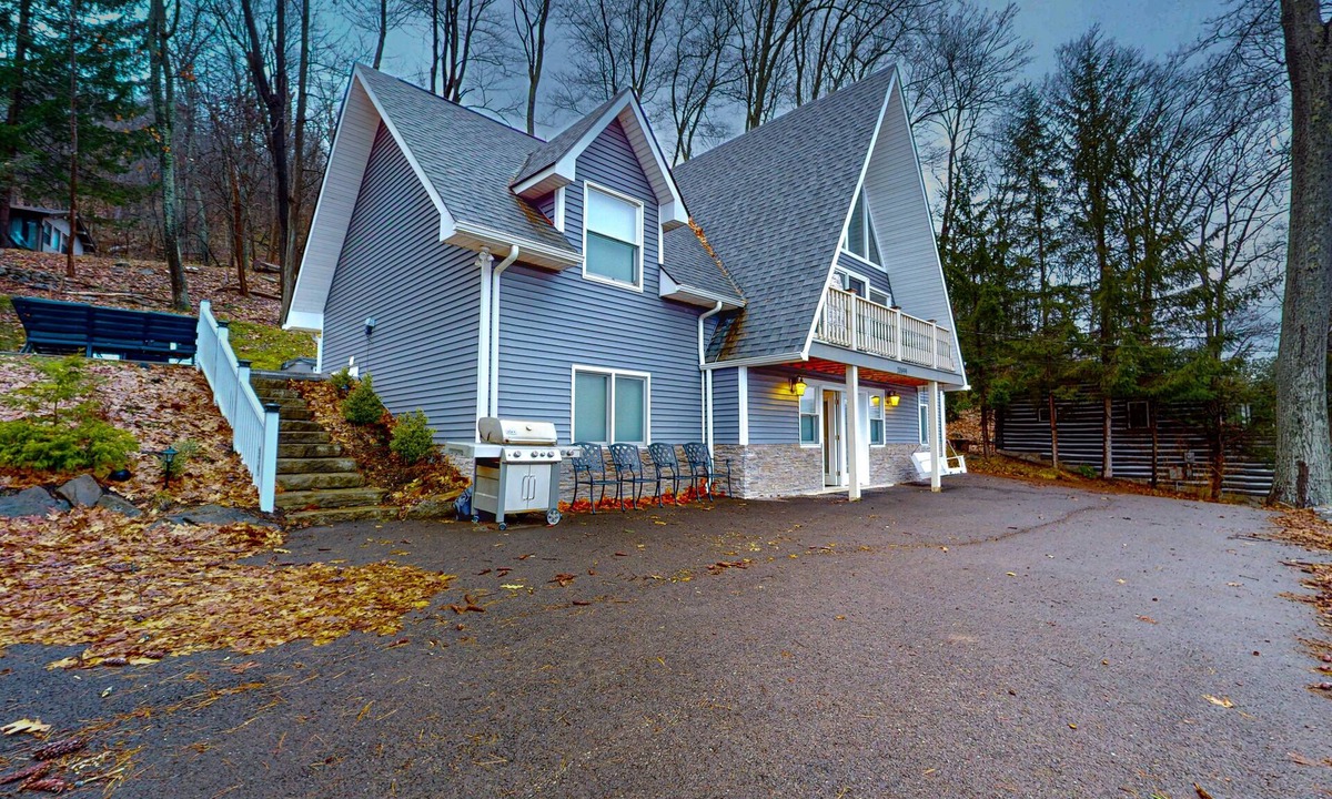 Mountainside House | Modern house on the lake with private dock, hot tub, air hockey & central AC