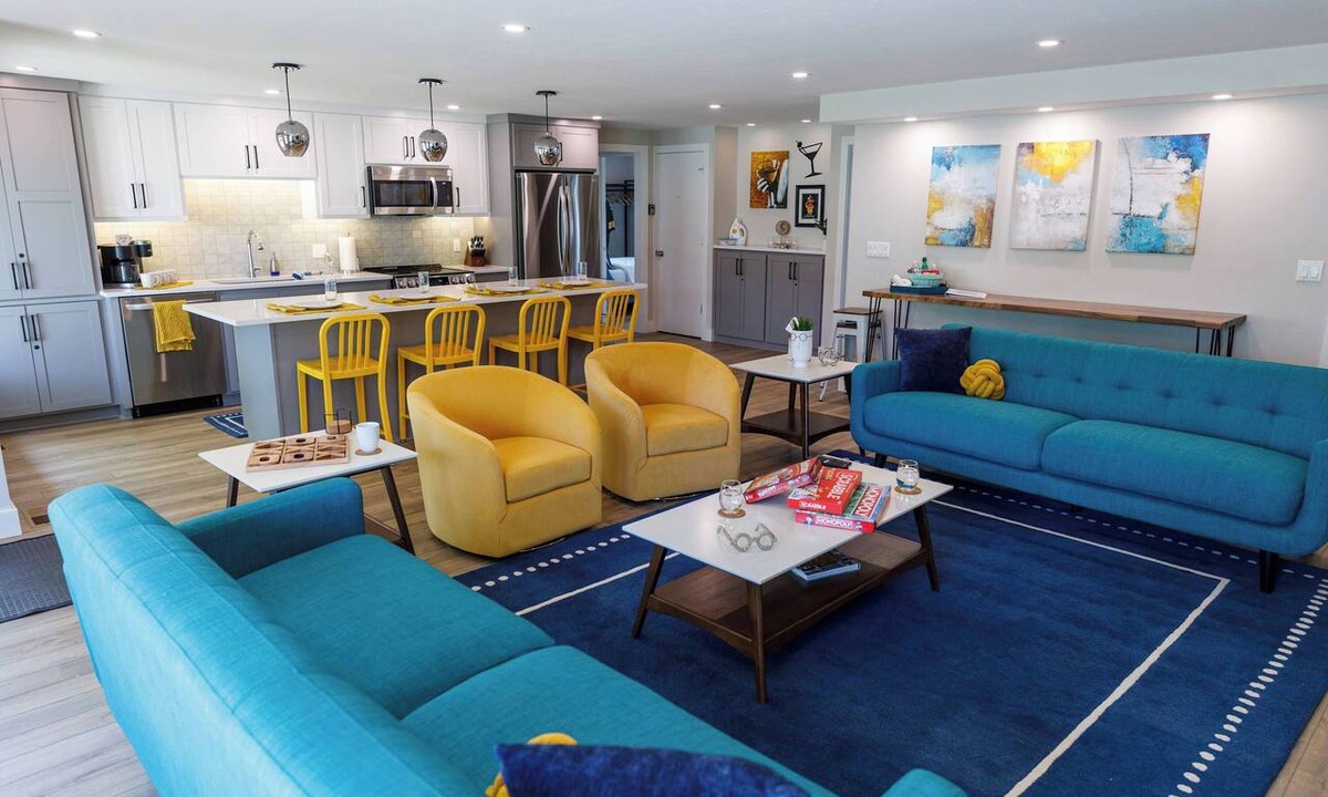 Ashwaubenon Apartment | Modern Living next to Titletown, Green Getaway!