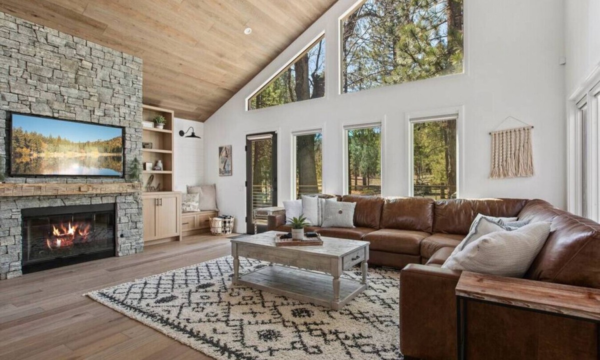 Evergreen Estates Cabin | Modern Lodge Near the Ski Slopes, Hot Tub, Games