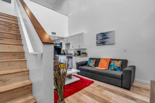 Wilshire Apartment | Modern New Close to Downtown LA 1 Bedroom with Parking