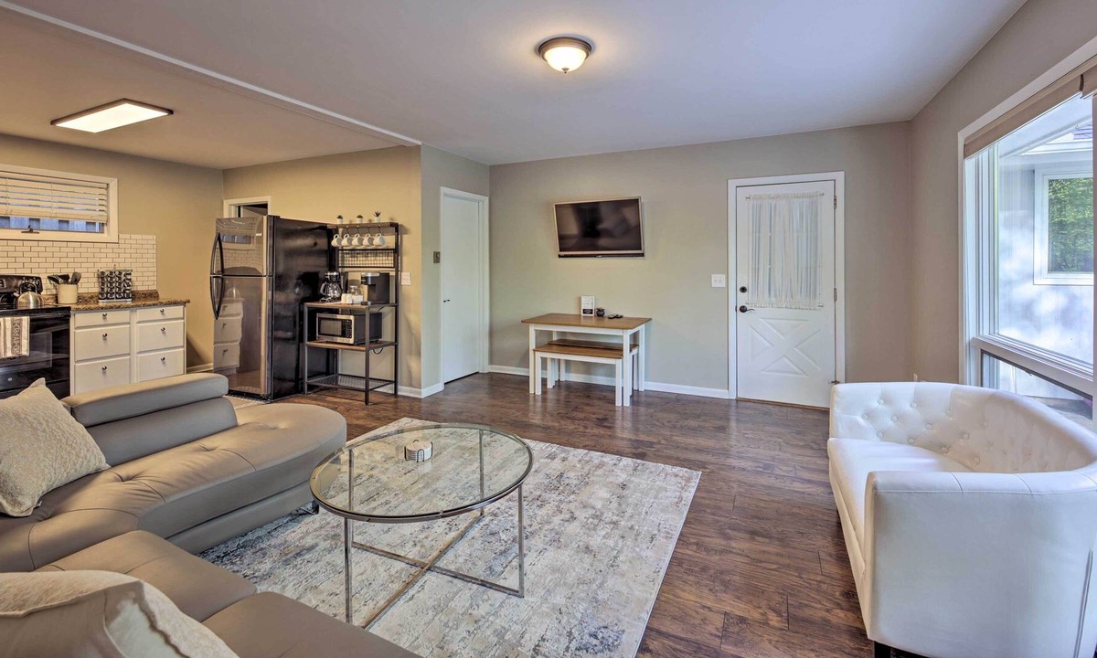 Sister Bay Condo | Modern Sister Bay Condo < 1 Mile to Beach!
