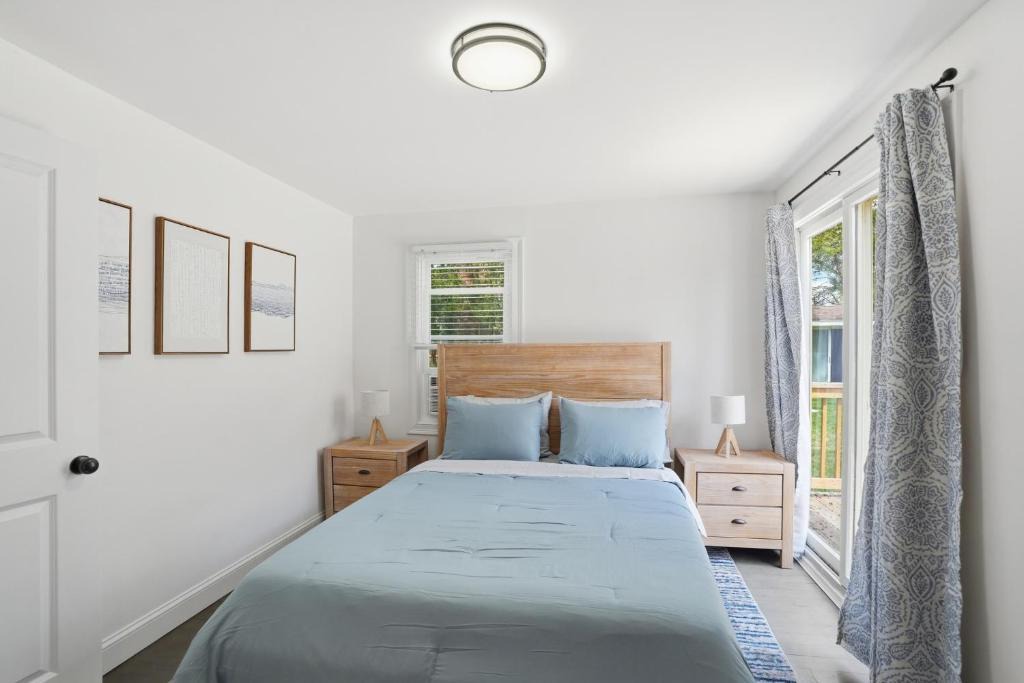 Warren House | Modern Touisset Escape 3BR with Enclosed Porch