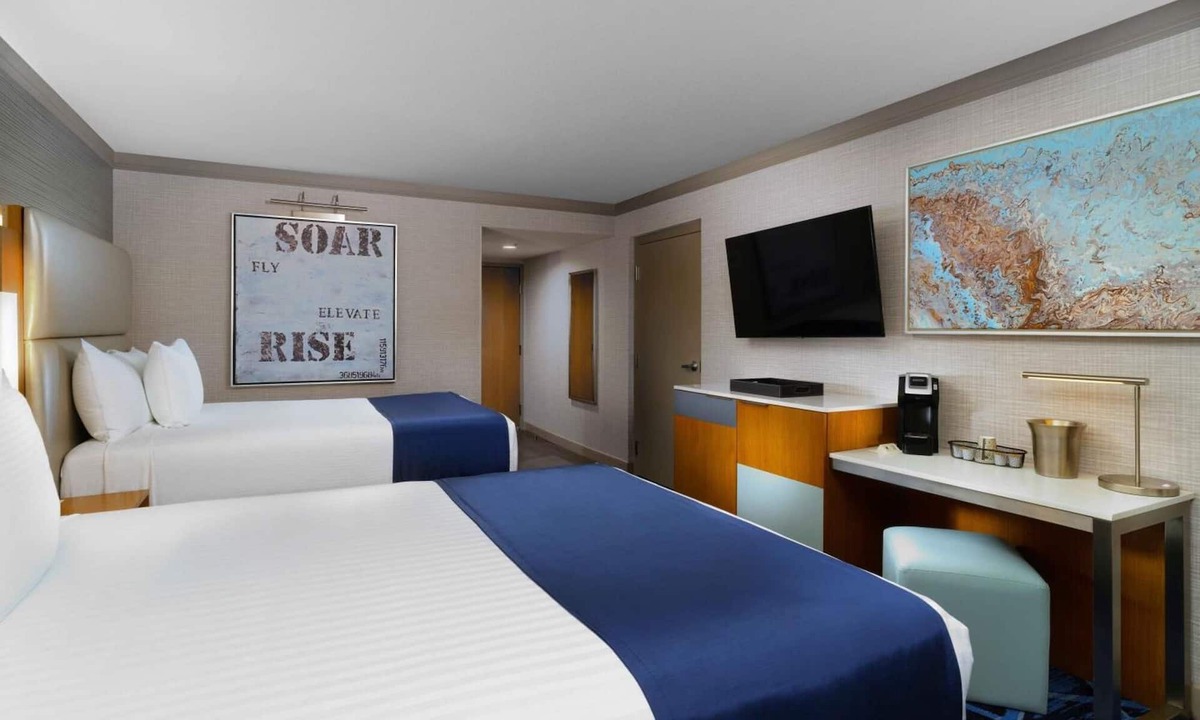 Gateway District House | Modern Unit by Strat Casino Strip Las Vegas